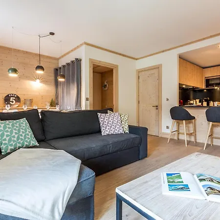 Centre-ville, Proche Pistes Et Commerces, 6 Pers., 2 Ch., Balcon, Parking Inclus - Fr-1-519-5